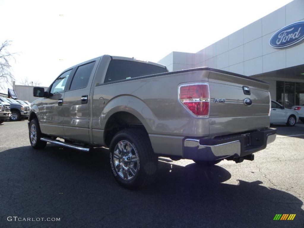 2010 F150 XLT SuperCrew - Pueblo Gold Metallic / Tan photo #25