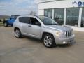 Front 3/4 View of 2009 Compass Limited 4x4