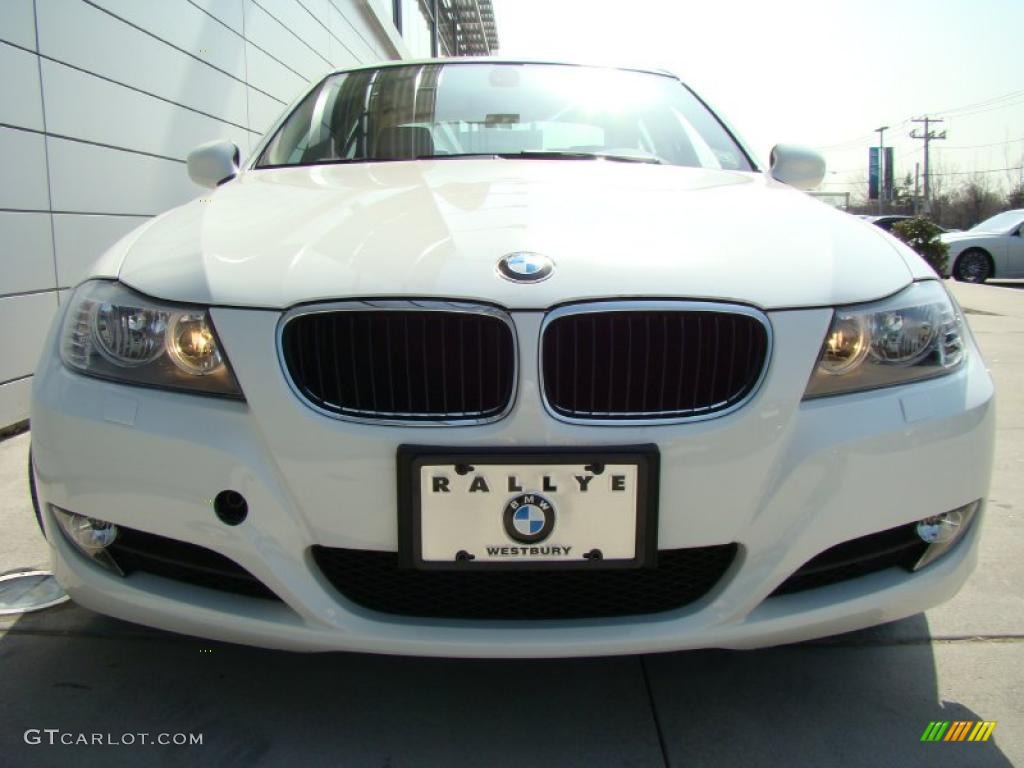 2010 3 Series 328i xDrive Sedan - Alpine White / Beige photo #2