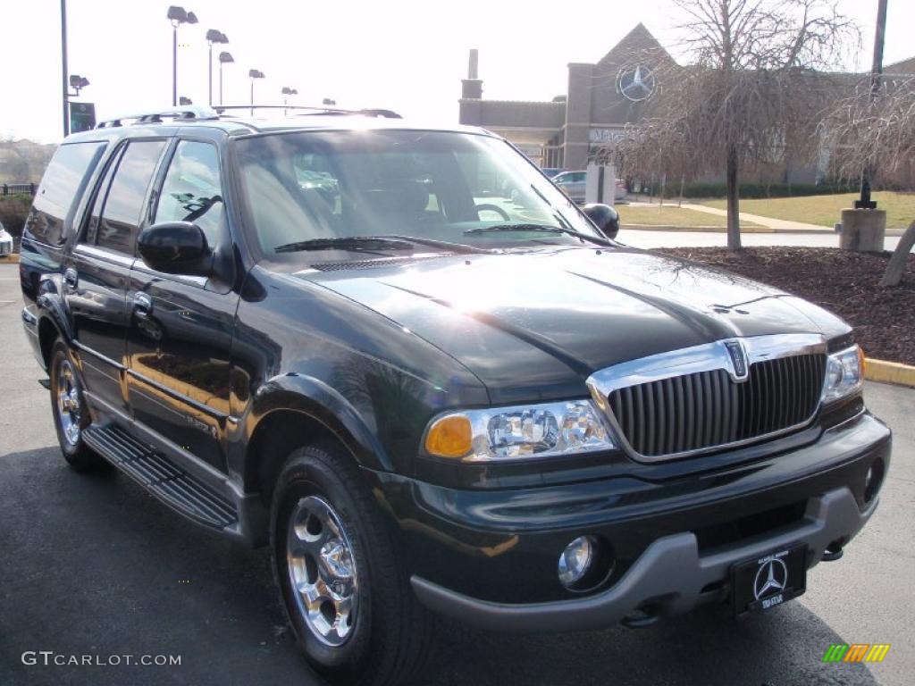 2002 Navigator Luxury 4x4 - Black / Medium Graphite photo #3