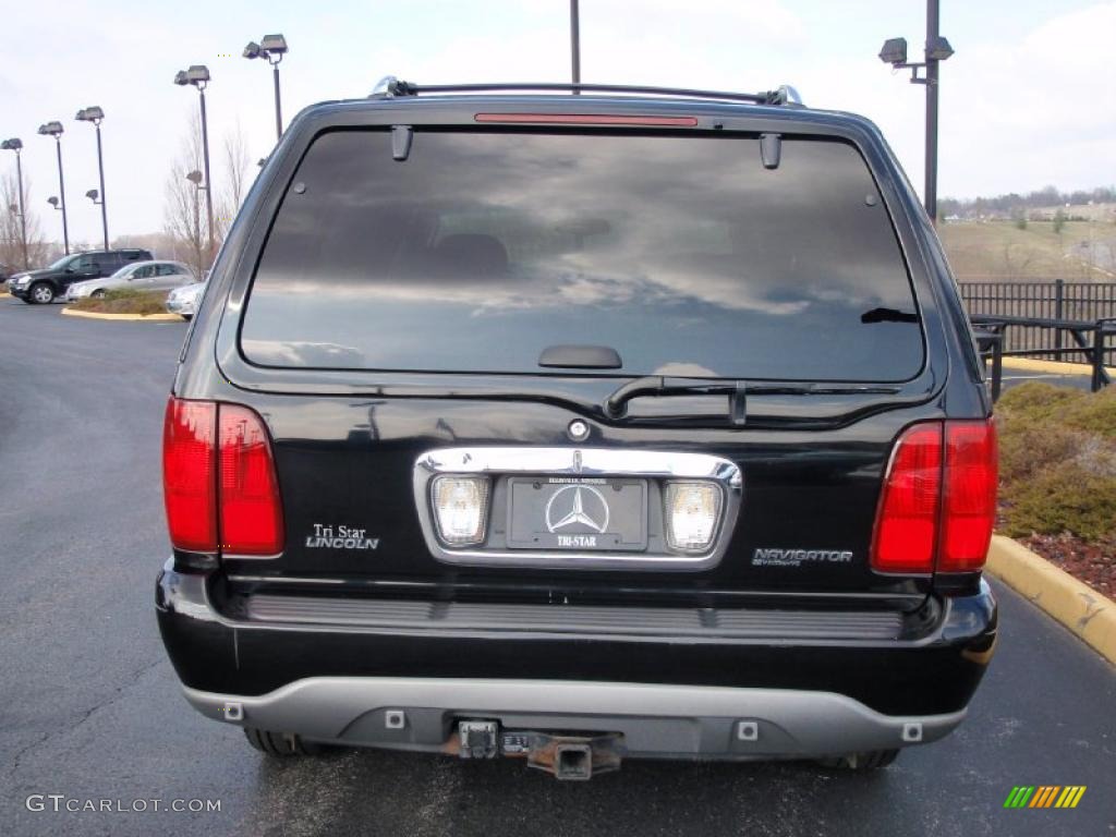 2002 Navigator Luxury 4x4 - Black / Medium Graphite photo #17