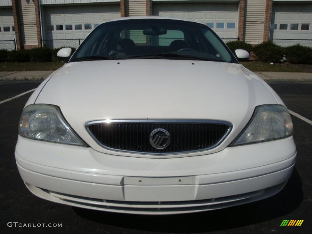 2002 Sable GS Sedan - Vibrant White / Medium Graphite photo #2