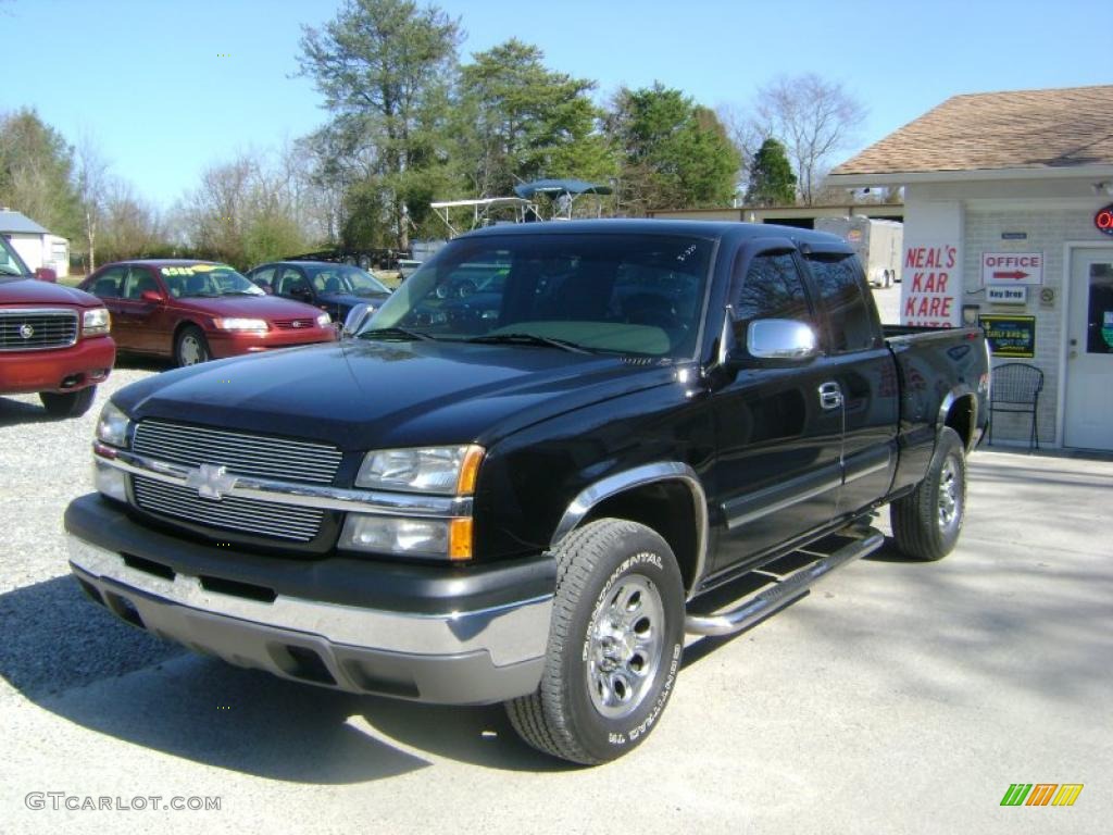 2004 Silverado 1500 LS Extended Cab 4x4 - Black / Dark Charcoal photo #1