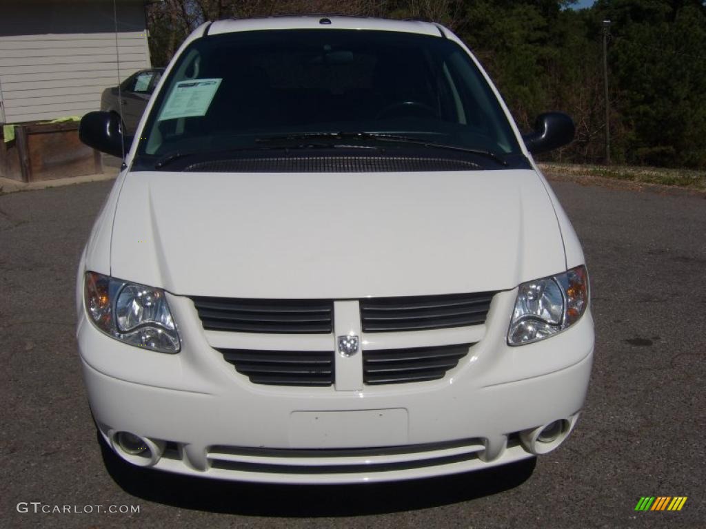 2006 Grand Caravan SXT - Stone White / Medium Slate Gray photo #2