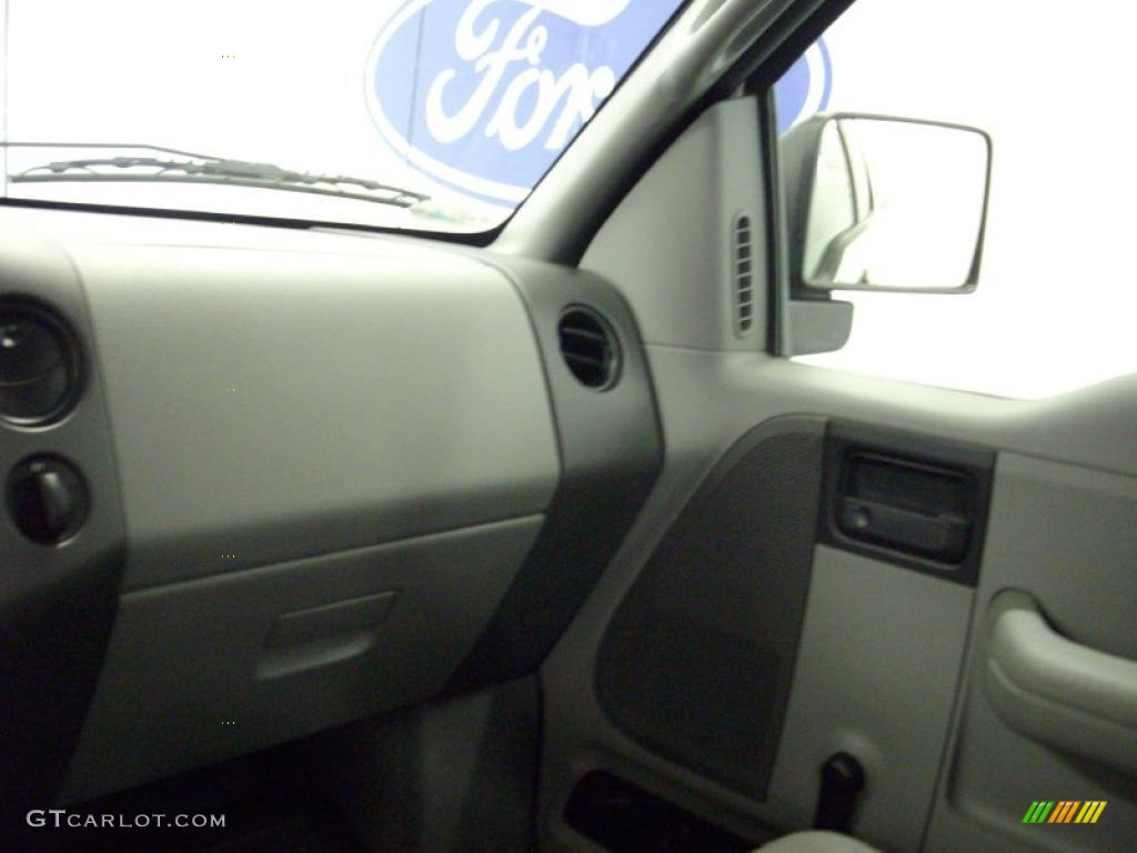 2004 F150 STX Regular Cab - Oxford White / Dark Flint photo #8