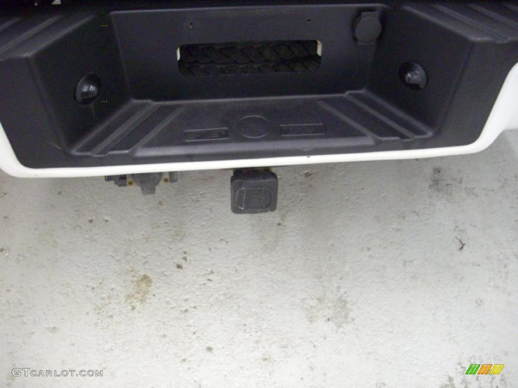 2004 F150 STX Regular Cab - Oxford White / Dark Flint photo #11