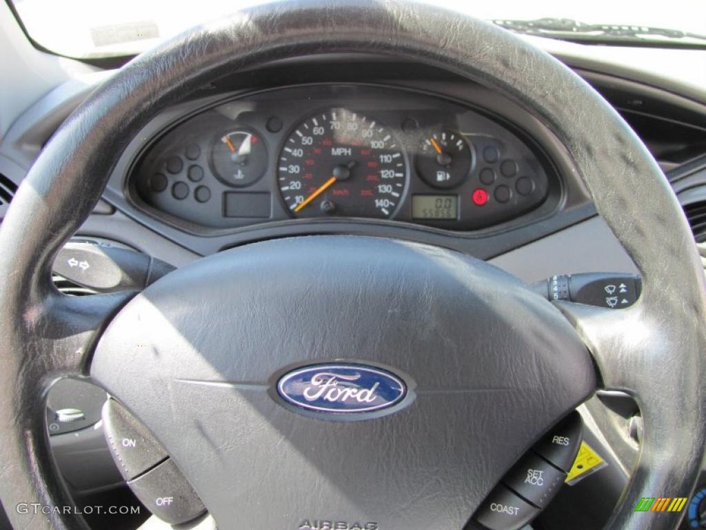 2004 Focus SE Sedan - Light Tundra Metallic / Medium Graphite photo #11