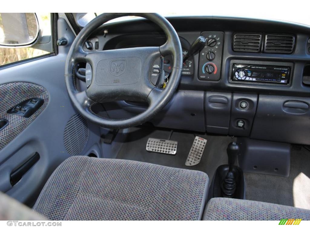 1999 Ram 2500 ST Extended Cab 4x4 - Bright White / Mist Gray photo #51