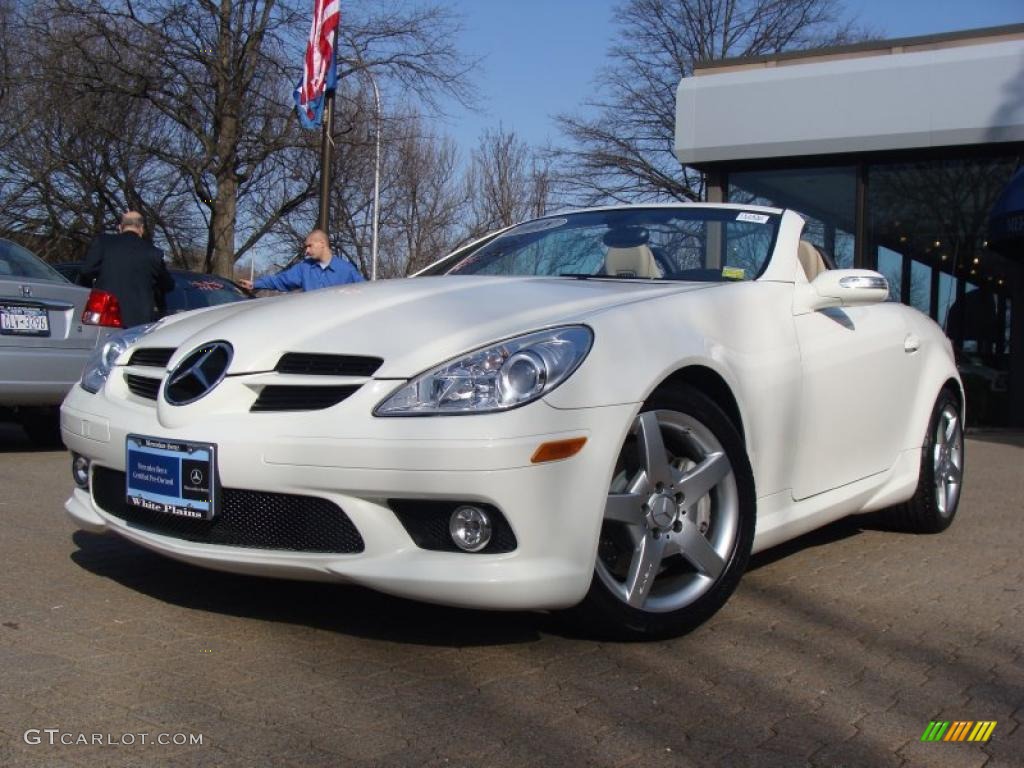 Arctic White Mercedes-Benz SLK