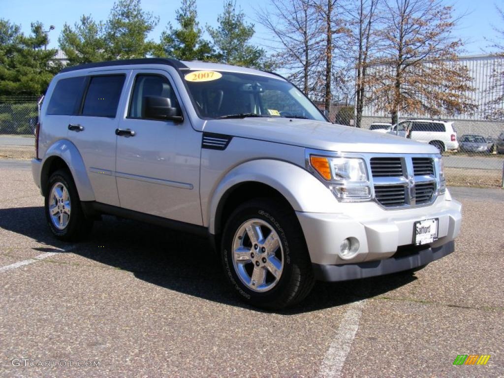 2007 Nitro SLT 4x4 - Bright Silver Metallic / Dark Slate Gray photo #3