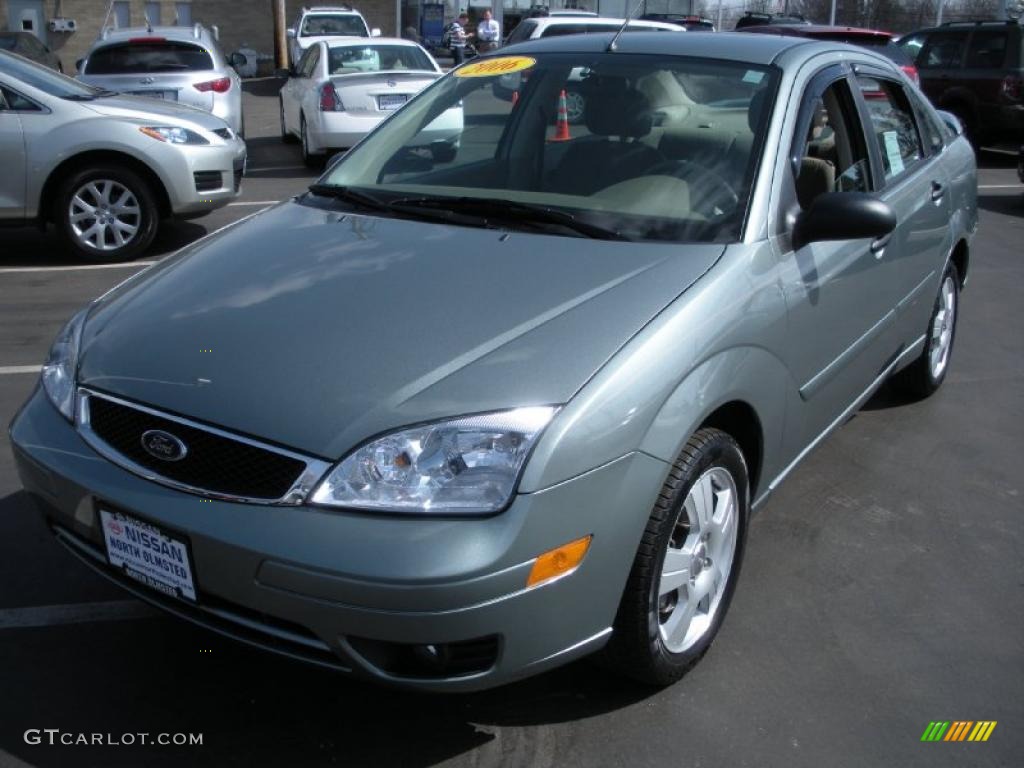 2006 Focus ZX4 SES Sedan - Light Tundra Metallic / Dark Flint/Light Flint photo #1