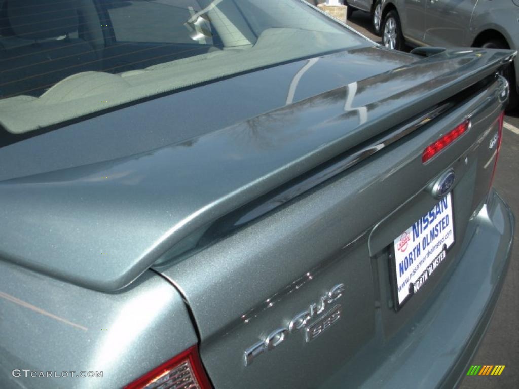 2006 Focus ZX4 SES Sedan - Light Tundra Metallic / Dark Flint/Light Flint photo #19