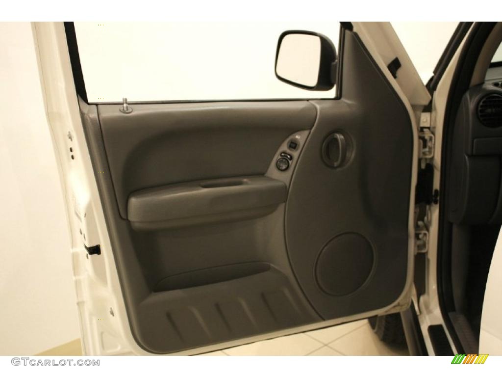 2005 Liberty Sport 4x4 - Stone White / Medium Slate Gray photo #8