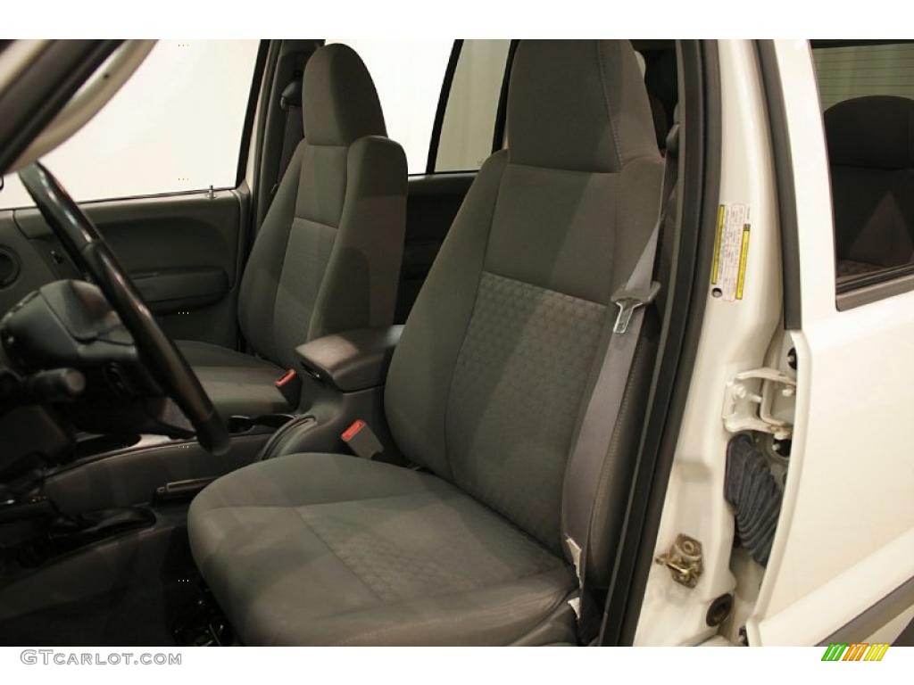 2005 Liberty Sport 4x4 - Stone White / Medium Slate Gray photo #9