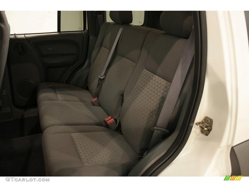 2005 Liberty Sport 4x4 - Stone White / Medium Slate Gray photo #19