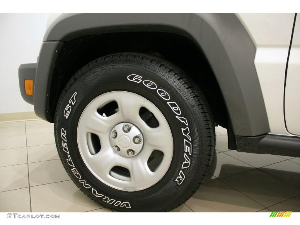 2005 Liberty Sport 4x4 - Stone White / Medium Slate Gray photo #25