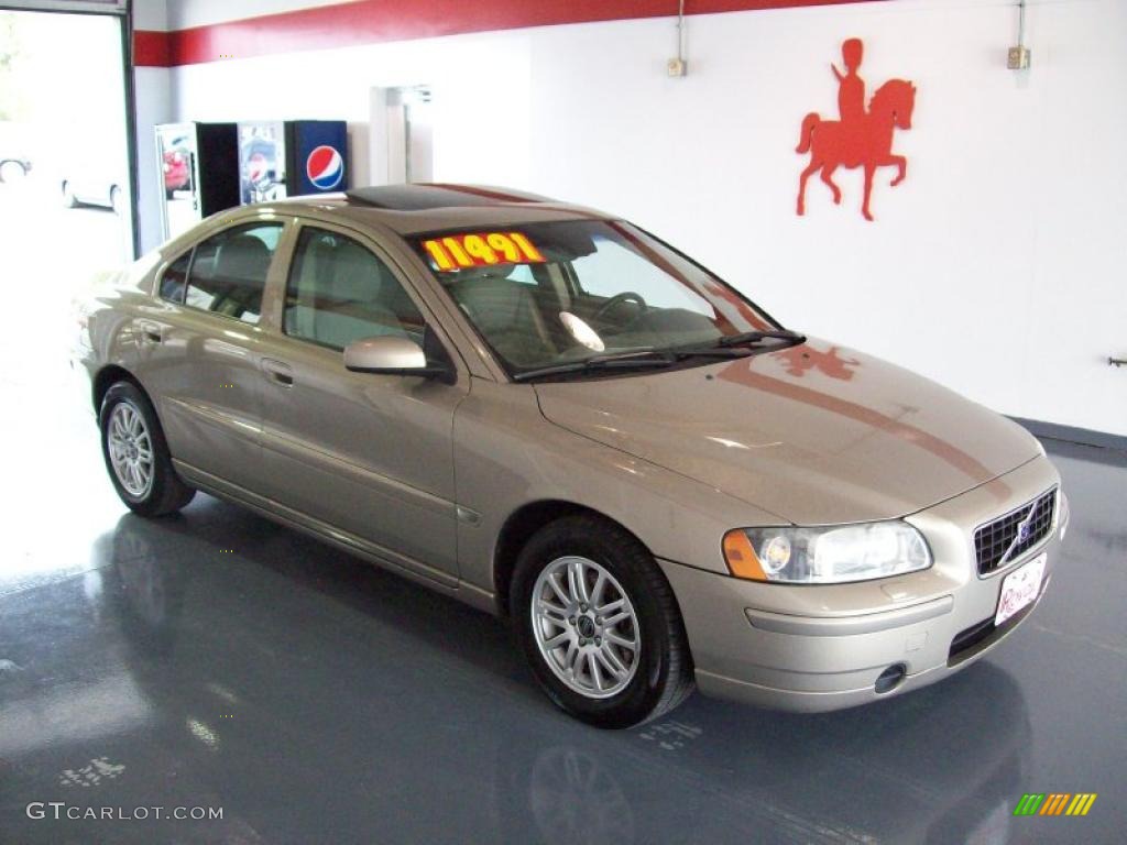 2005 S60 2.4 - Lunar Gold Metallic / Taupe/Light Taupe photo #1