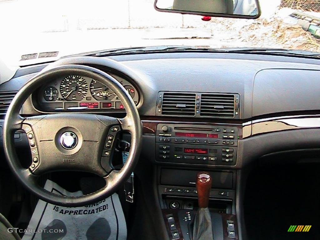2002 3 Series 325xi Sedan - Jet Black / Black photo #37