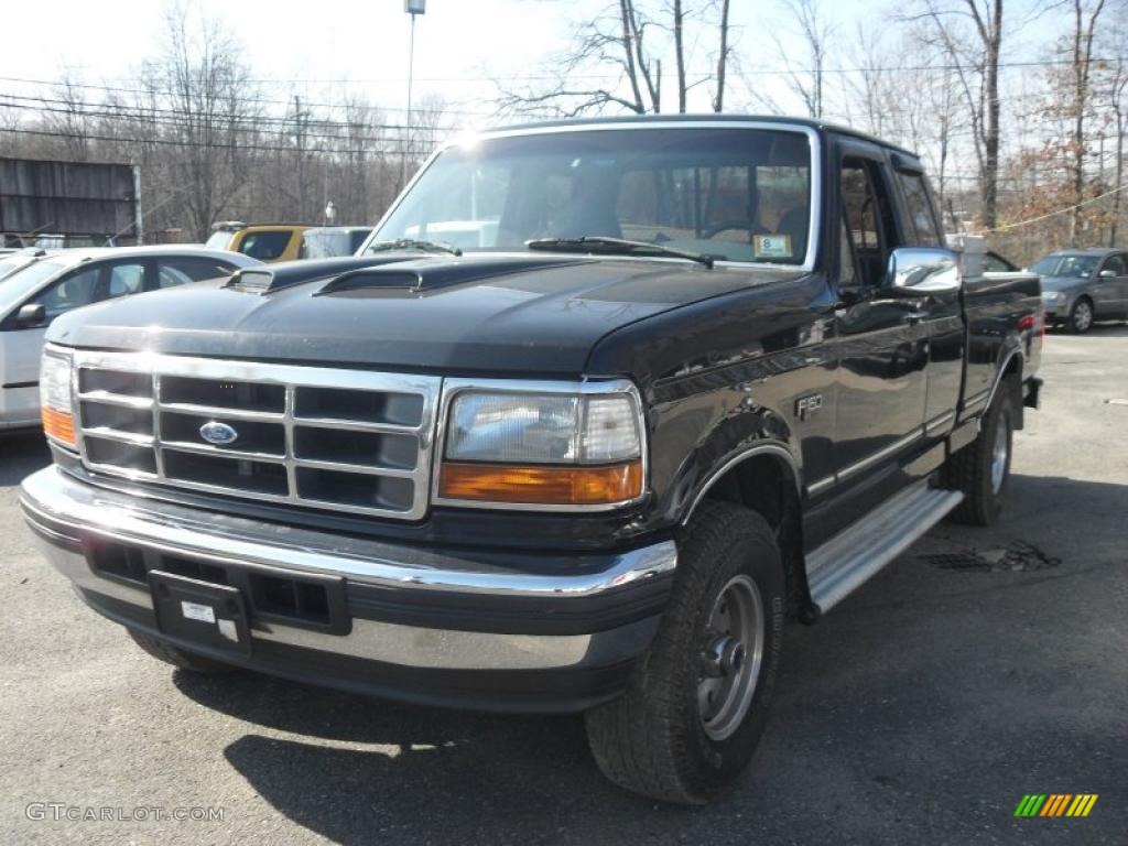 1996 F150 XL Extended Cab 4x4 - Raven Black / Opal Grey photo #2