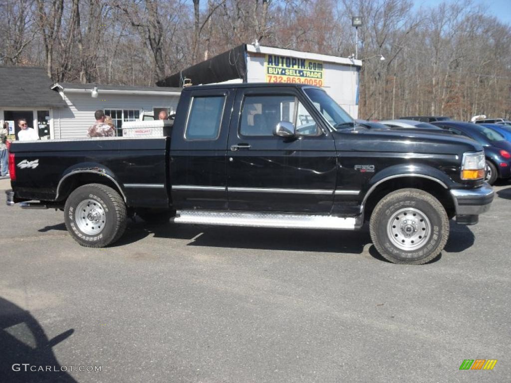 1996 F150 XL Extended Cab 4x4 - Raven Black / Opal Grey photo #4