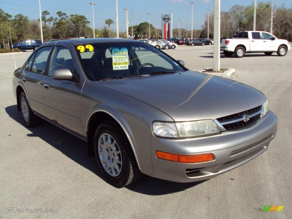 1999 Maxima GLE - Sunlit Sand Metallic / Sereno photo #10