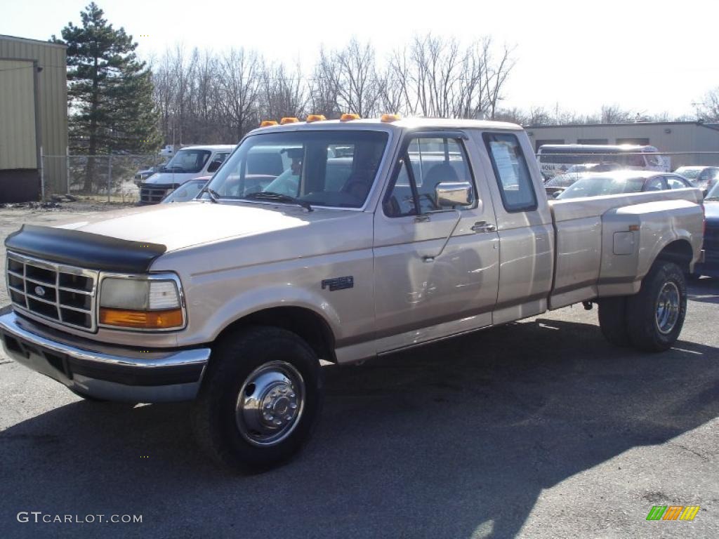 1997 F350 XLT Extended Cab Dually - Light Prarrie Tan Metallic / Medium Mocha photo #1