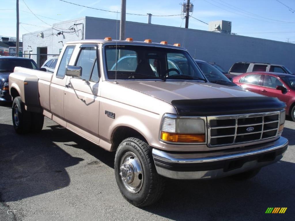 1997 F350 XLT Extended Cab Dually - Light Prarrie Tan Metallic / Medium Mocha photo #2