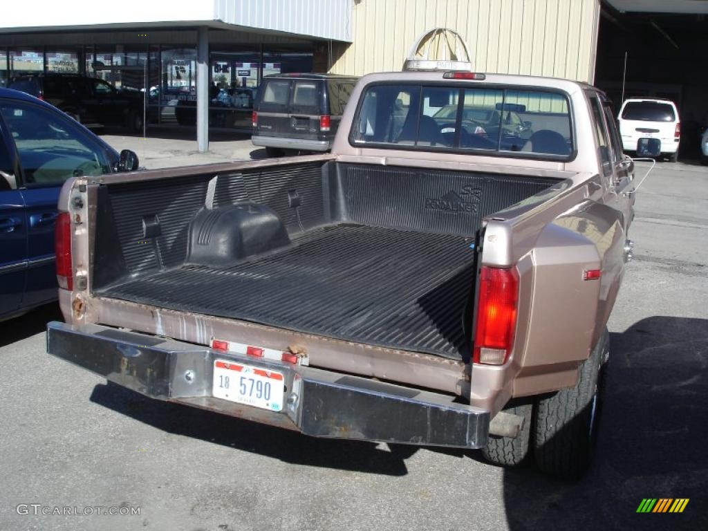 1997 F350 XLT Extended Cab Dually - Light Prarrie Tan Metallic / Medium Mocha photo #3