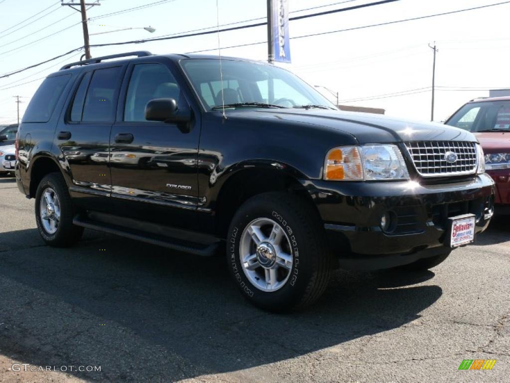2004 Explorer XLT 4x4 - Black / Graphite photo #3