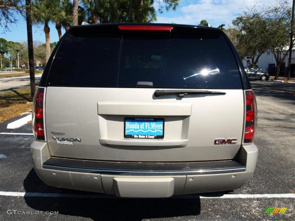 2007 Yukon Denali AWD - Gold Mist Metallic / Cocoa/Light Cashmere photo #4