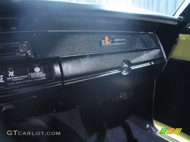 1970 Road Runner Coupe - Lemon Twist Yellow / Black photo #12