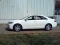 Super White - Camry LE Photo No. 19