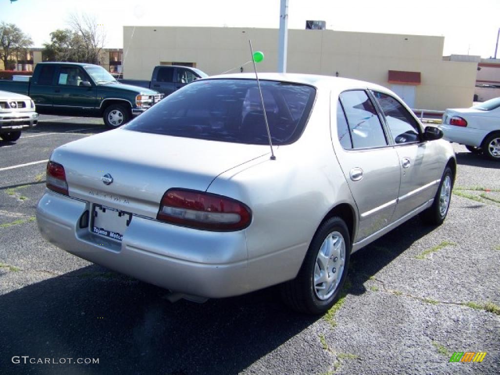 1996 Altima XE - Beige Pearl / Gray photo #4