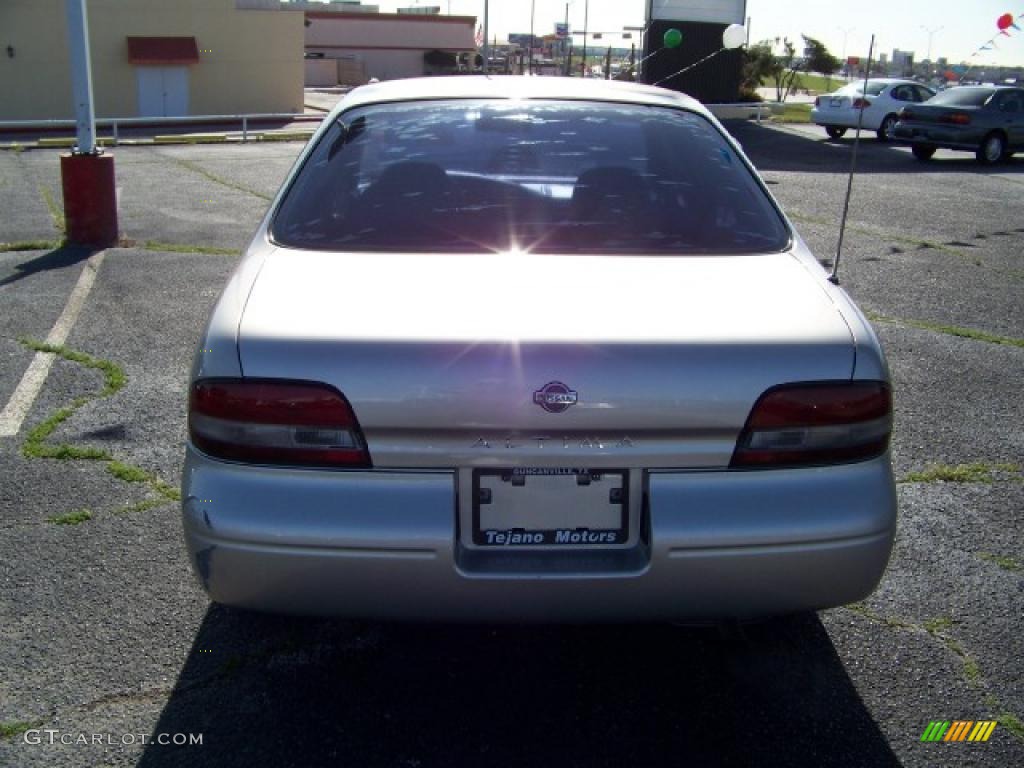 1996 Altima XE - Beige Pearl / Gray photo #5