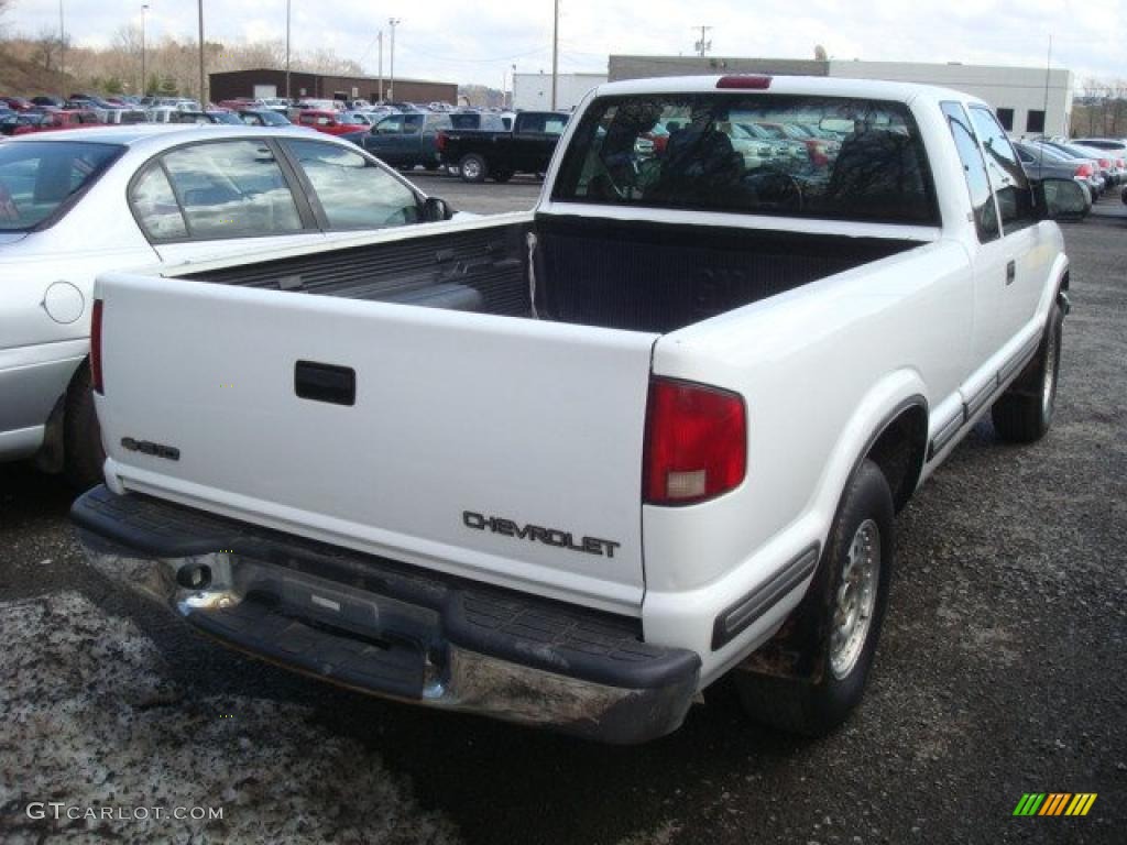 1999 S10 LS Extended Cab 4x4 - Summit White / Graphite photo #2