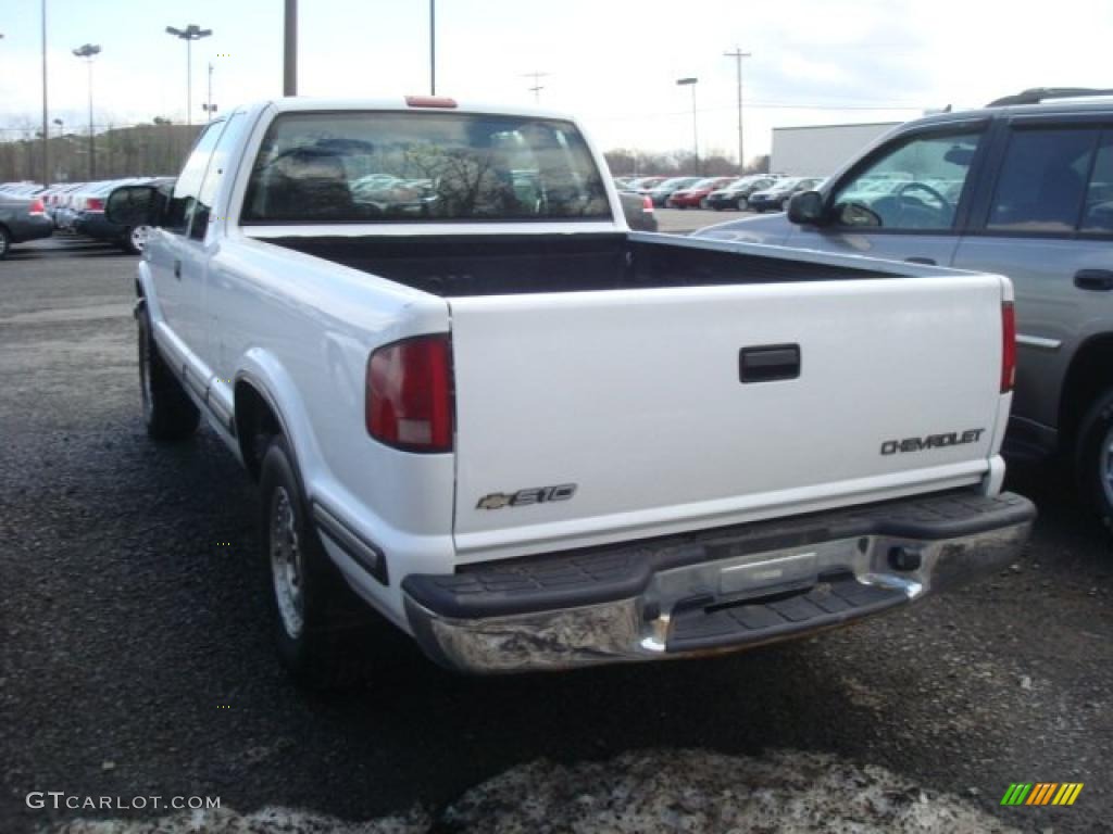 1999 S10 LS Extended Cab 4x4 - Summit White / Graphite photo #4