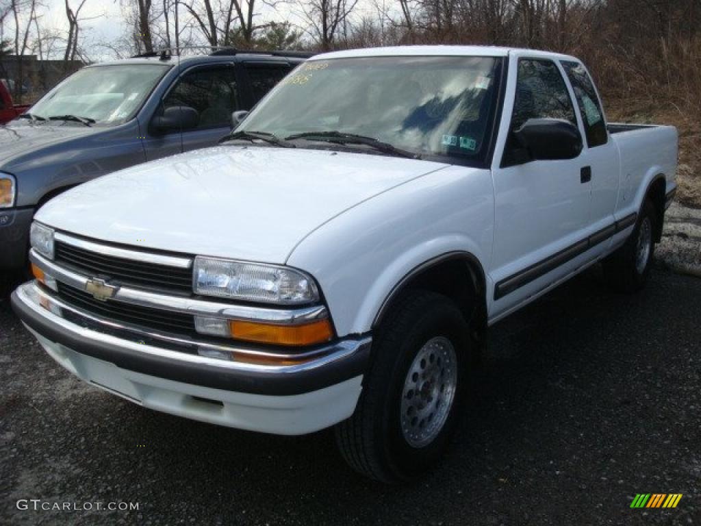 1999 S10 LS Extended Cab 4x4 - Summit White / Graphite photo #5