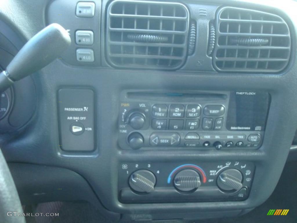 1999 S10 LS Extended Cab 4x4 - Summit White / Graphite photo #13