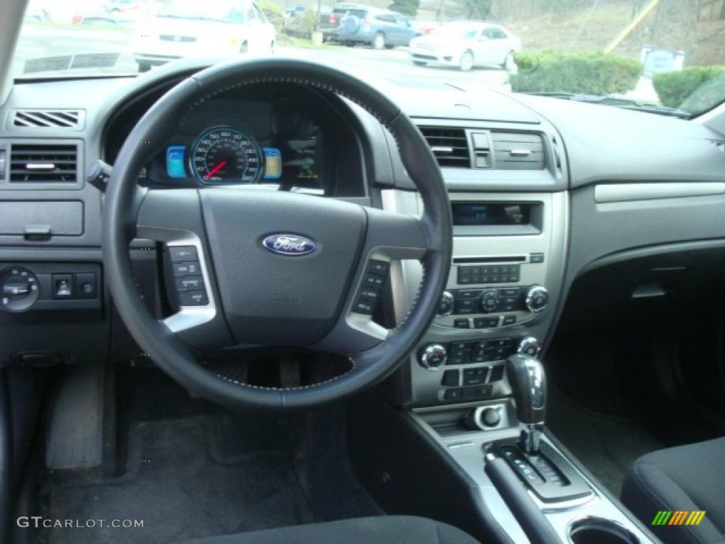 2010 Fusion Hybrid - Brilliant Silver Metallic / Charcoal Black photo #10