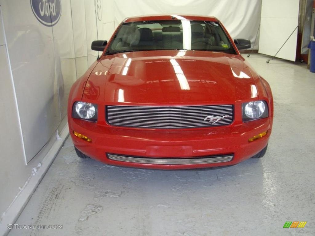 2005 Mustang V6 Deluxe Coupe - Torch Red / Light Graphite photo #2