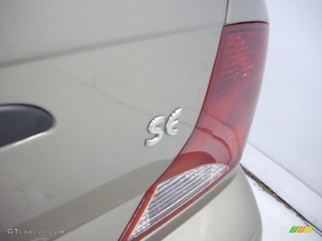 2003 Focus SE Sedan - Arizona Beige Metallic / Medium Parchment photo #5