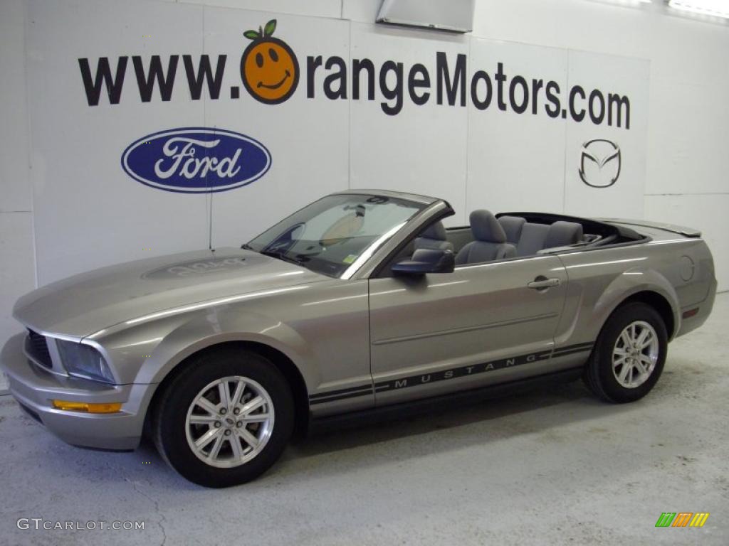 2008 Mustang V6 Deluxe Convertible - Vapor Silver Metallic / Light Graphite photo #1