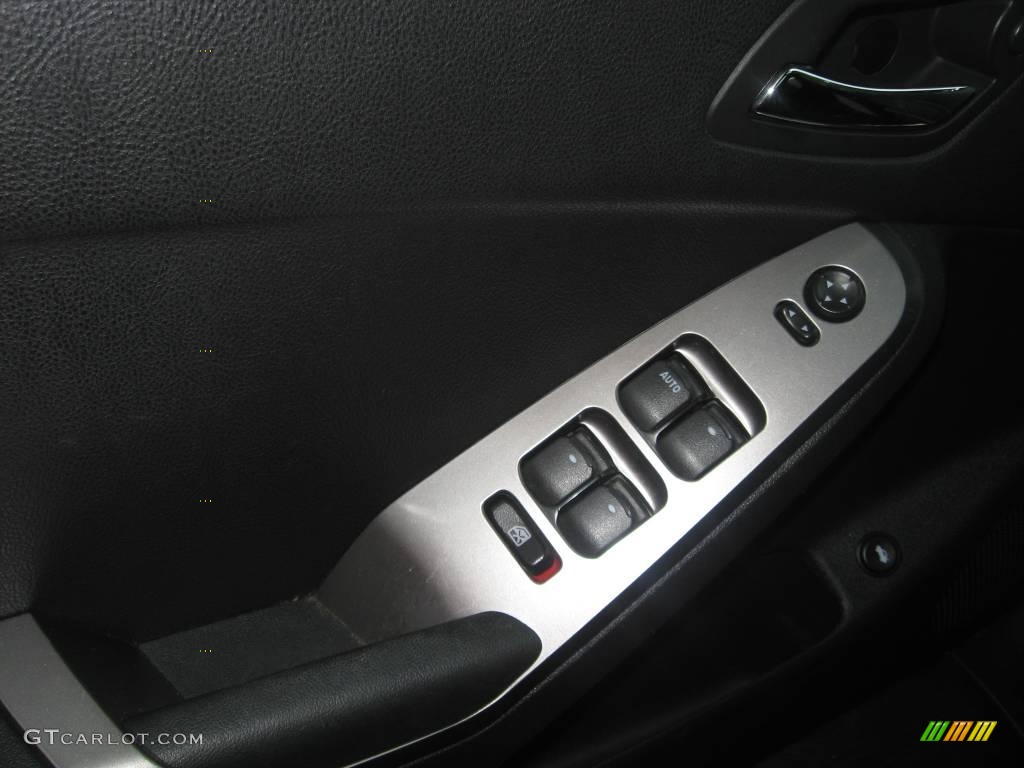 2006 G6 GTP Sedan - Ivory White / Ebony photo #10
