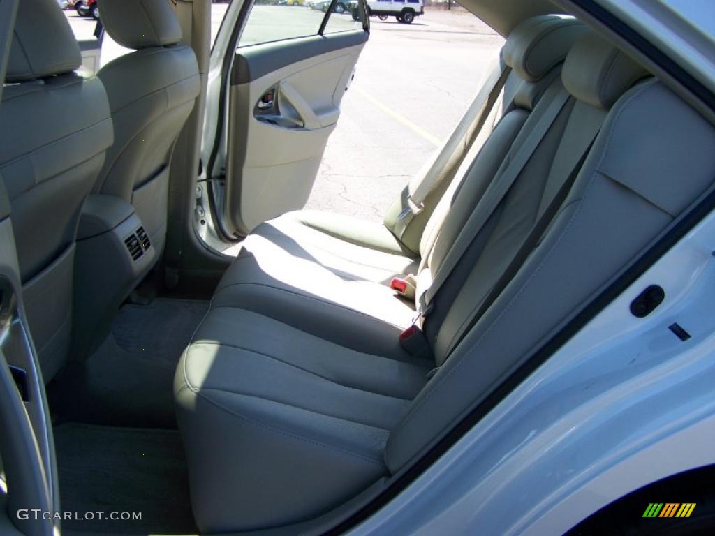 2007 Camry Hybrid - Blizzard White Pearl / Bisque photo #14