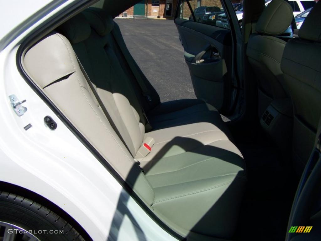 2007 Camry Hybrid - Blizzard White Pearl / Bisque photo #16