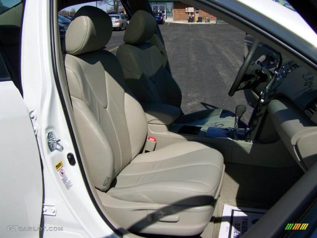2007 Camry Hybrid - Blizzard White Pearl / Bisque photo #17