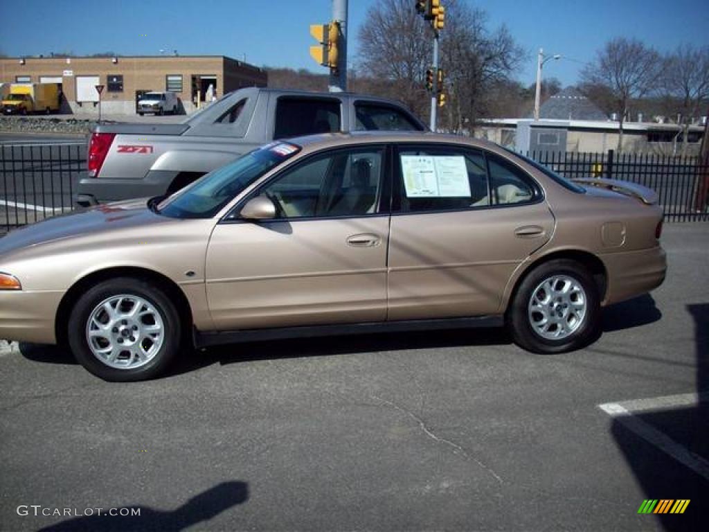 2001 Intrigue GL - Sandstone / Neutral photo #4