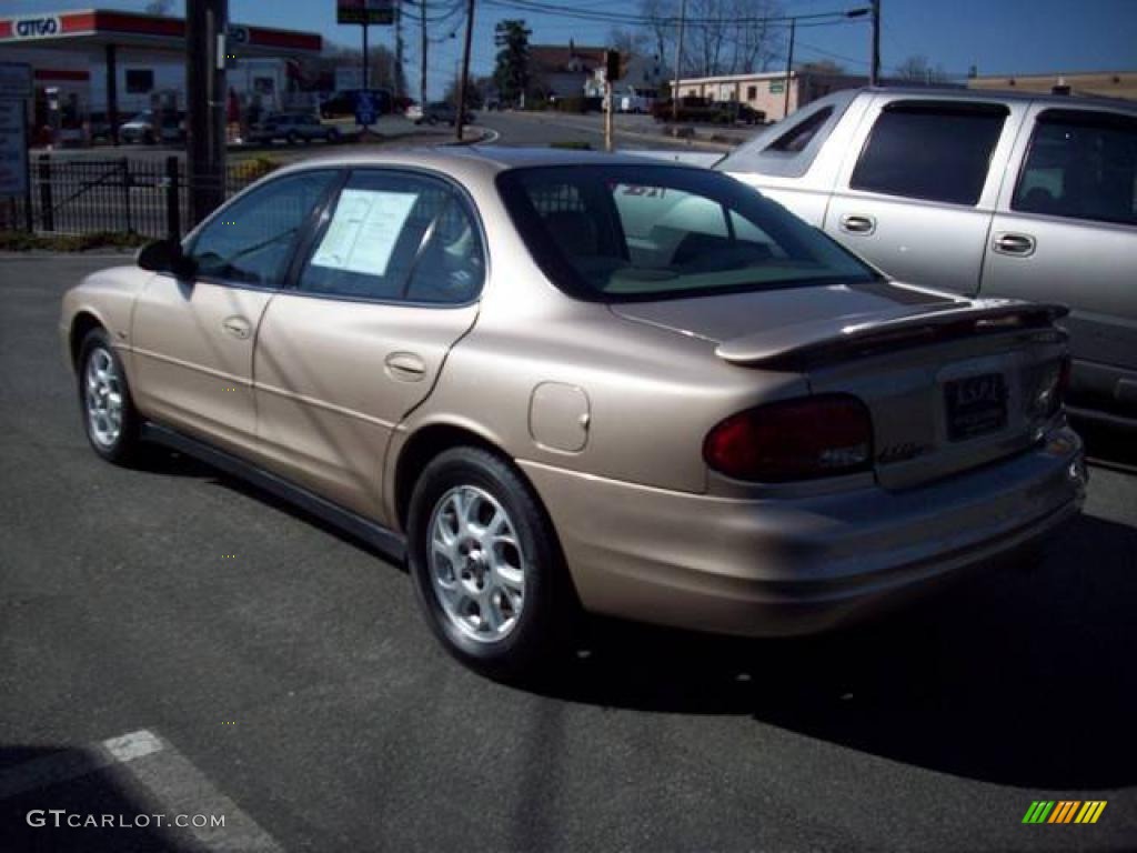 2001 Intrigue GL - Sandstone / Neutral photo #5