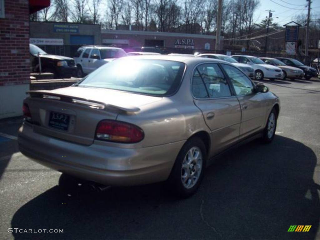 2001 Intrigue GL - Sandstone / Neutral photo #7