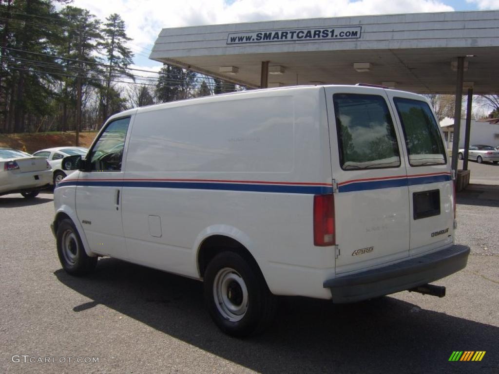 2000 Astro Cargo Van - Ivory White / Medium Gray photo #7